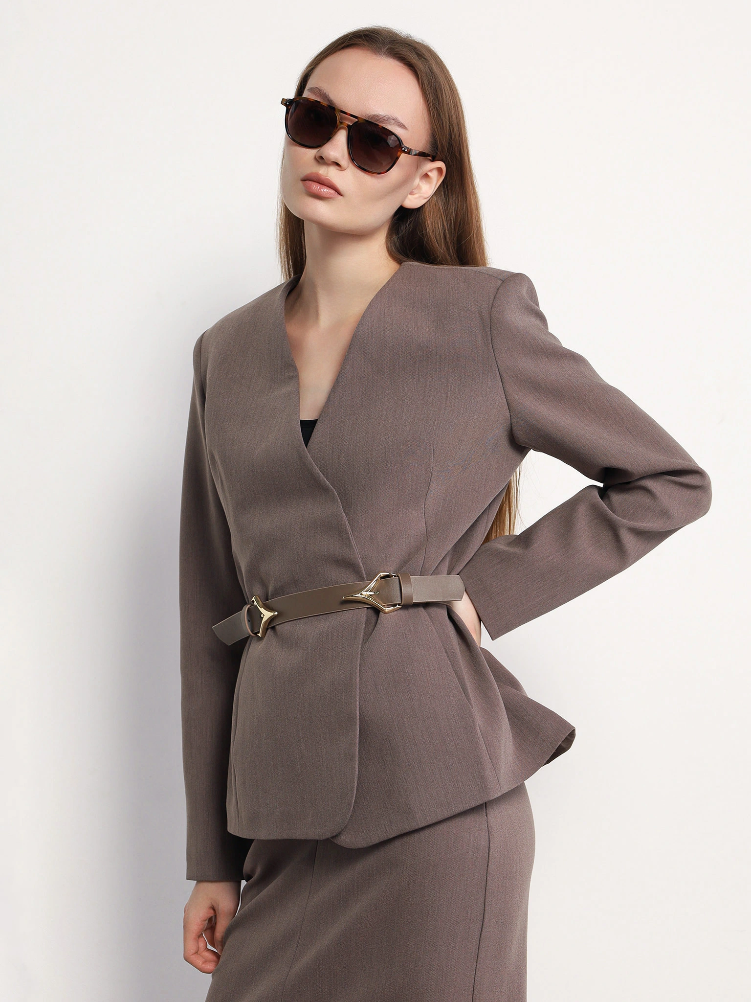 Жакет серого цвета прямого кроя